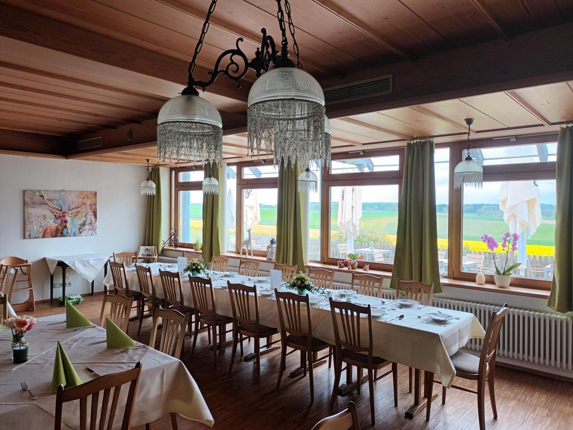 Landgasthof/Hotel Hirsch Im Gruenen Mehrstetten Экстерьер фото